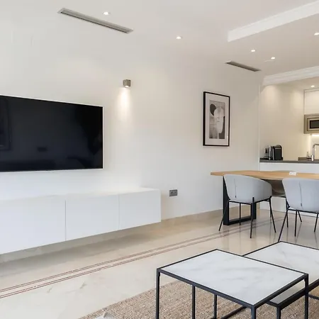 Aloha Hills Club Luxury Retreat Pools Gym Apartment Marbella